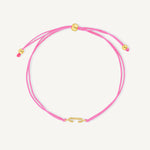 Pulsera hilo fuccia con inicial  c enchapada en oro 18K de AMBAR joyería fina