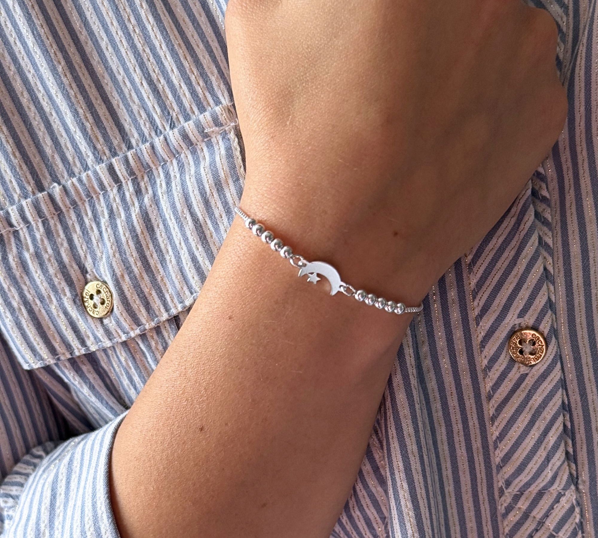 pulsera lunita y estrella en modelo con sistema  regulable elaborada en plata 925 de AMBAR Joyería Fina