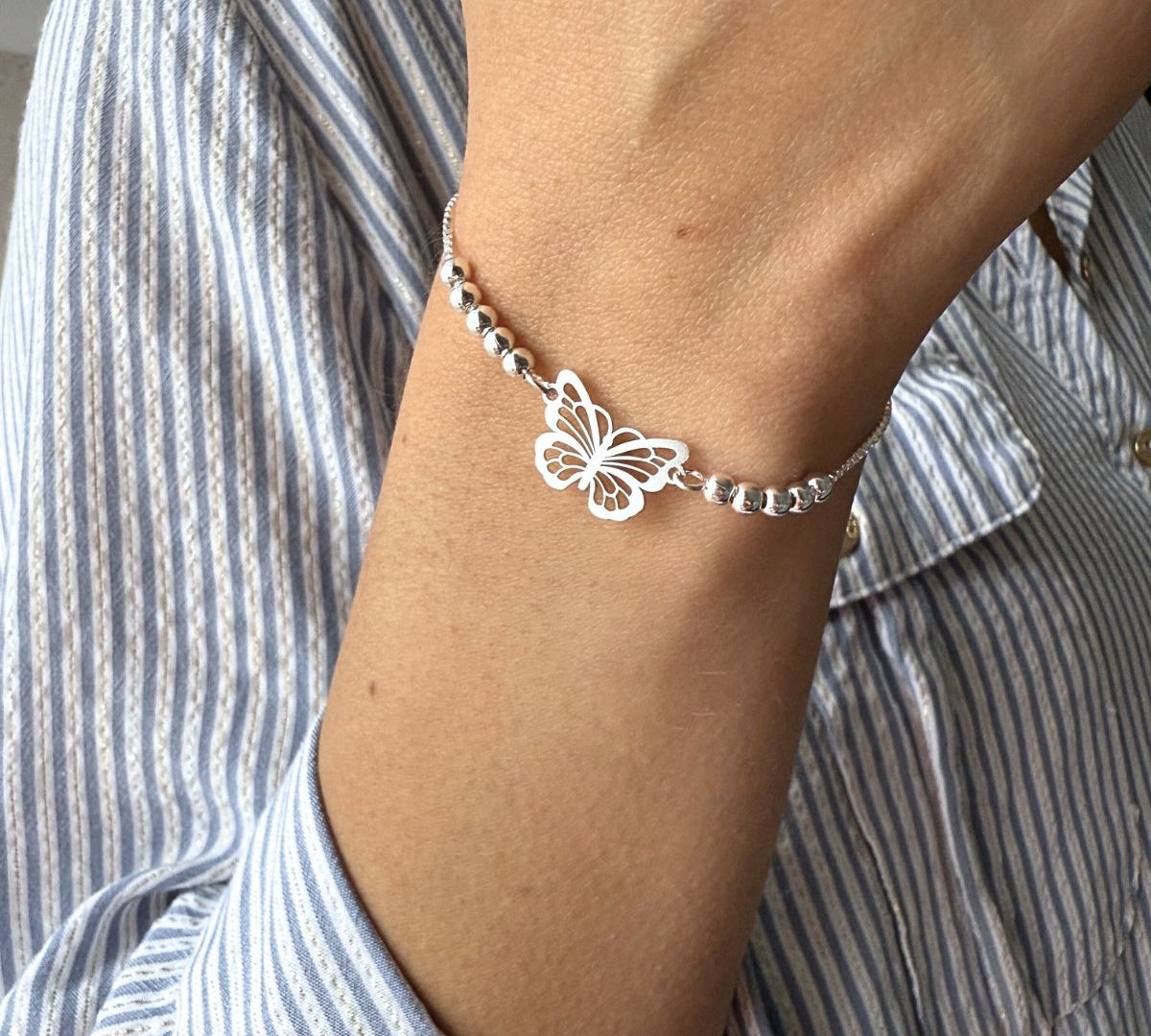 pulsera mariposa calada en modelo con sistema regulable elaborada en plata 925 de AMBAR Joyería Fina