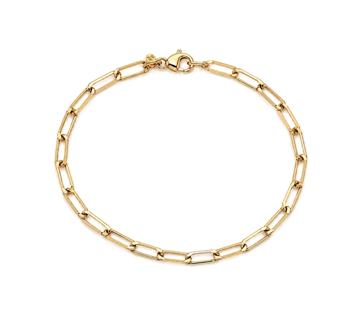 Pulsera de oro laminado para hombre con eslabones planos entrelazados de estilo italiano sobre fondo blanco.