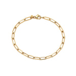 Pulsera de oro laminado para hombre con eslabones planos entrelazados de estilo italiano sobre fondo blanco.