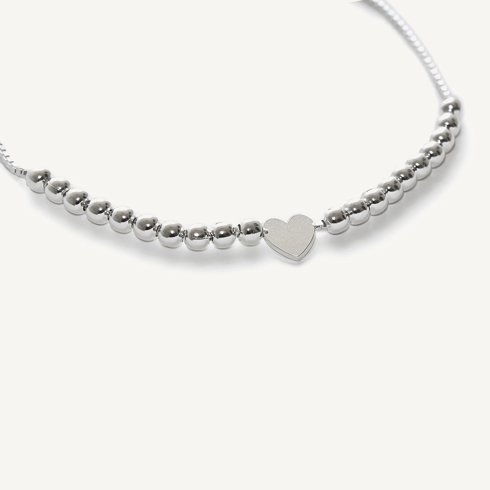 pulsera corazón morela al detalle con sistema regulable elaborada en plata 925 de AMBAR Joyería Fina