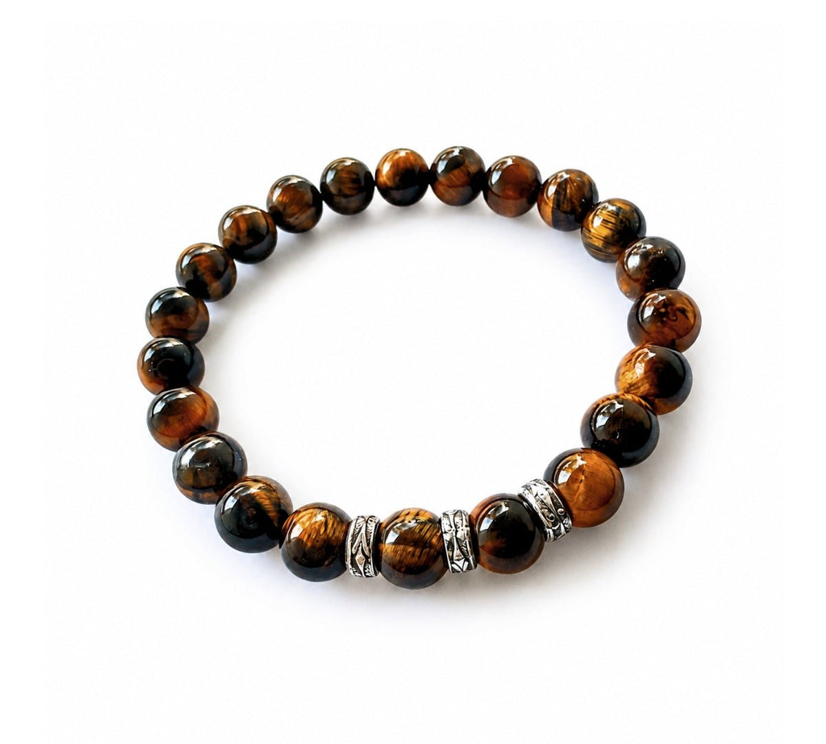 Pulsera elástica para hombre modelo Hermes con hilo de silicona, esferas de ojo de tigre y tres aros texturizados de plata 925 sobre fondo blanco.