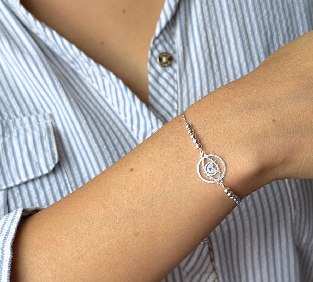 pulsera protectora ojo de amor en modelo con sistema regulable elaborada en plata 925 de AMBAR Joyería Fina
