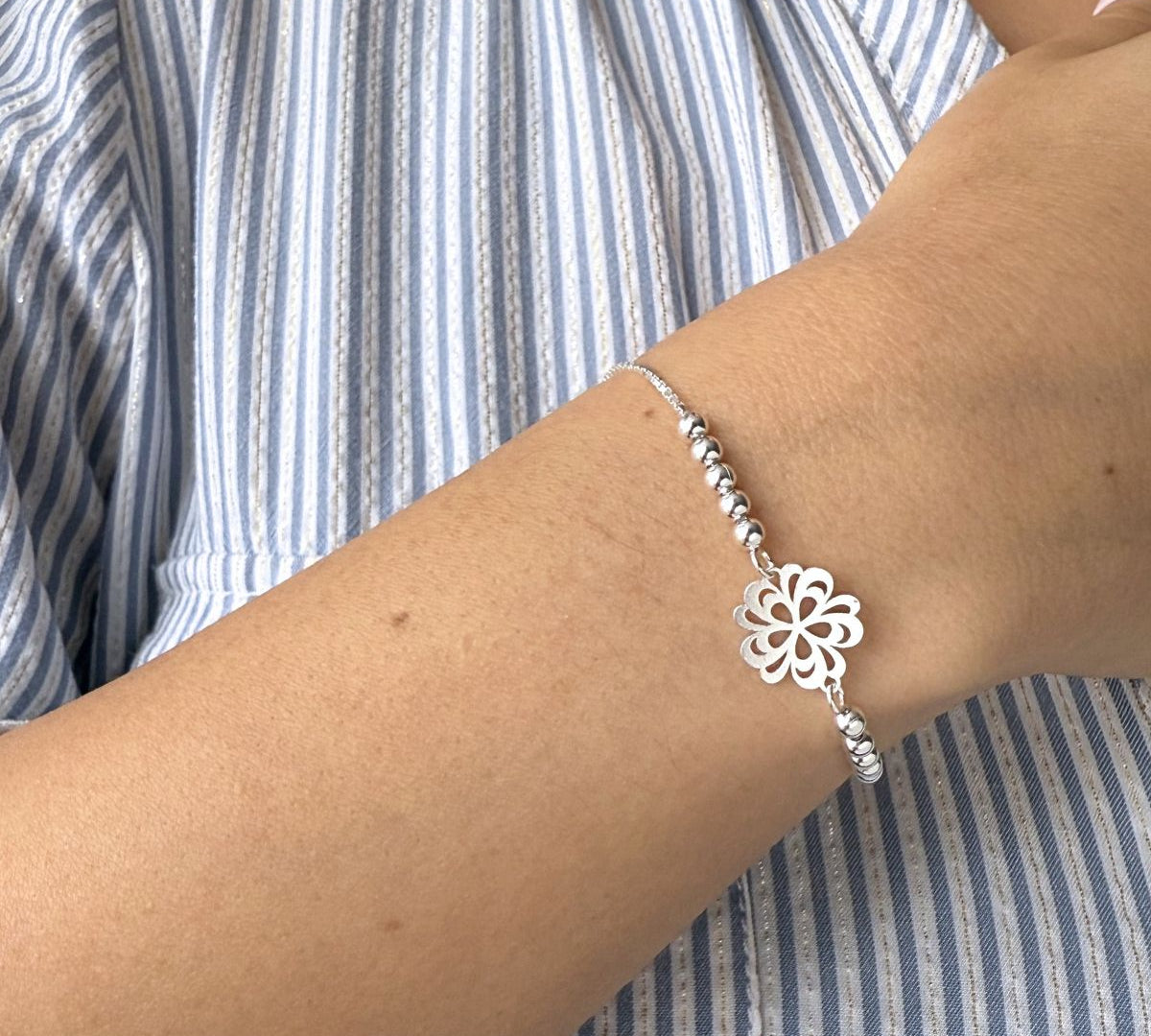 pulsera mandala flor con sistema regulable en modelo elaborada en plata 925 de AMBAR Joyería Fina