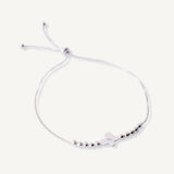 pulsera mariposita plana con bolitas y sistema regulable elaborada en plata 925 de AMBAR Joyería Fina