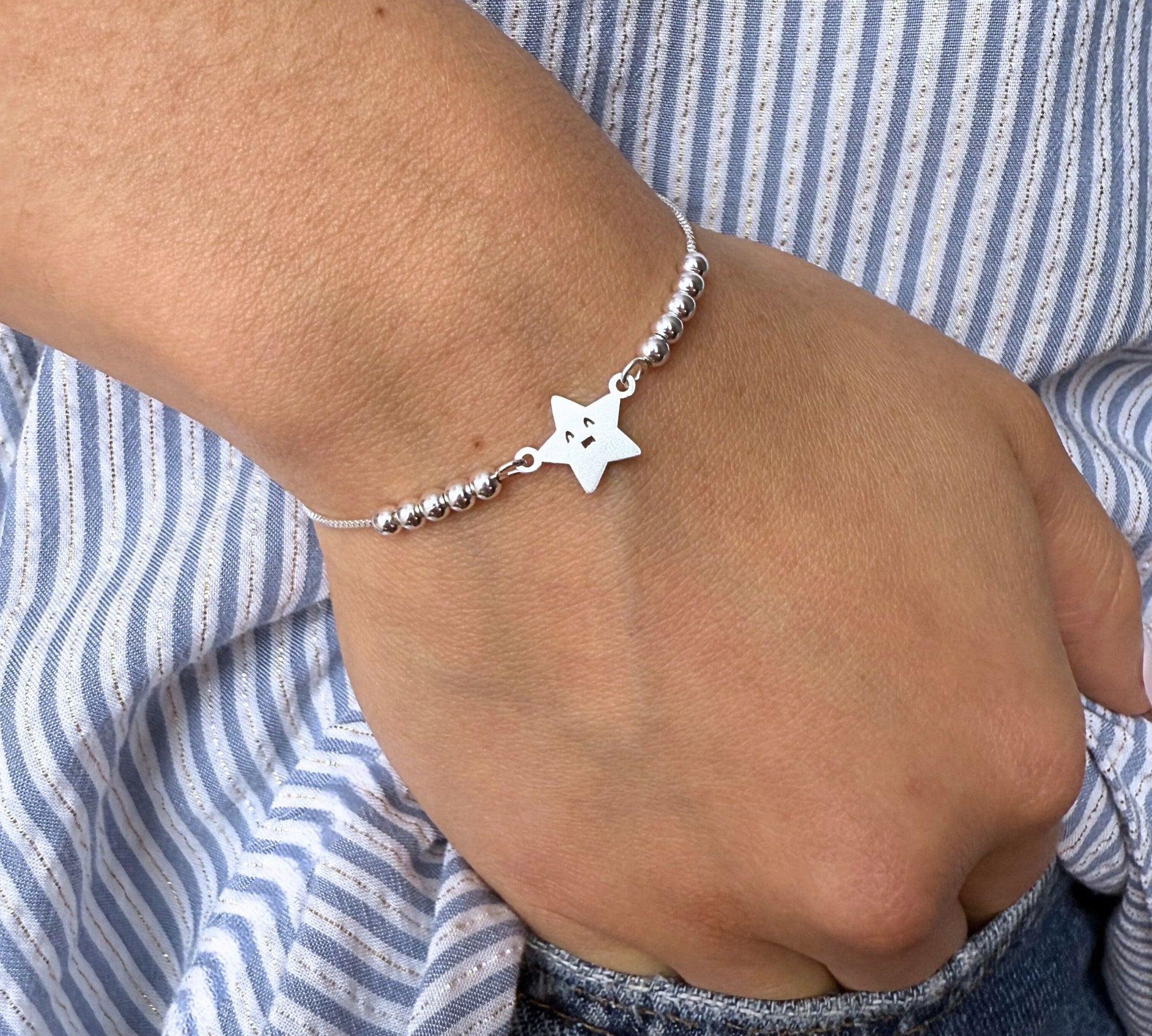 pulsera star smile modelo con  bolitas y sistema regulable elaborada en plata 925 de AMBAR Joyería Fina