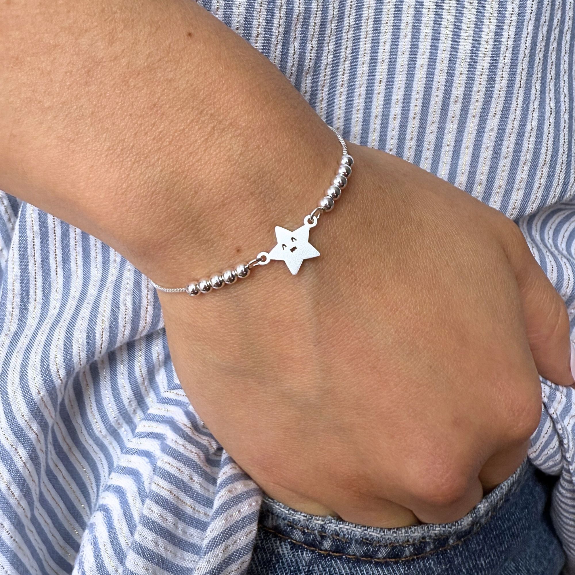 pulsera star smile modelo con  bolitas y sistema regulable elaborada en plata 925 de AMBAR Joyería Fina