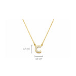 Detalle del tamaño de la  Inicial C de plata 925 enchapada en Oro 18k y circonitas brillantes.
